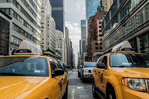 Az elektromos önjáró taxik jelenthetik a megoldást?